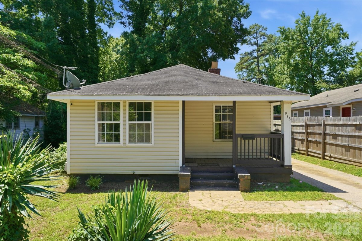 933 Rowan Street