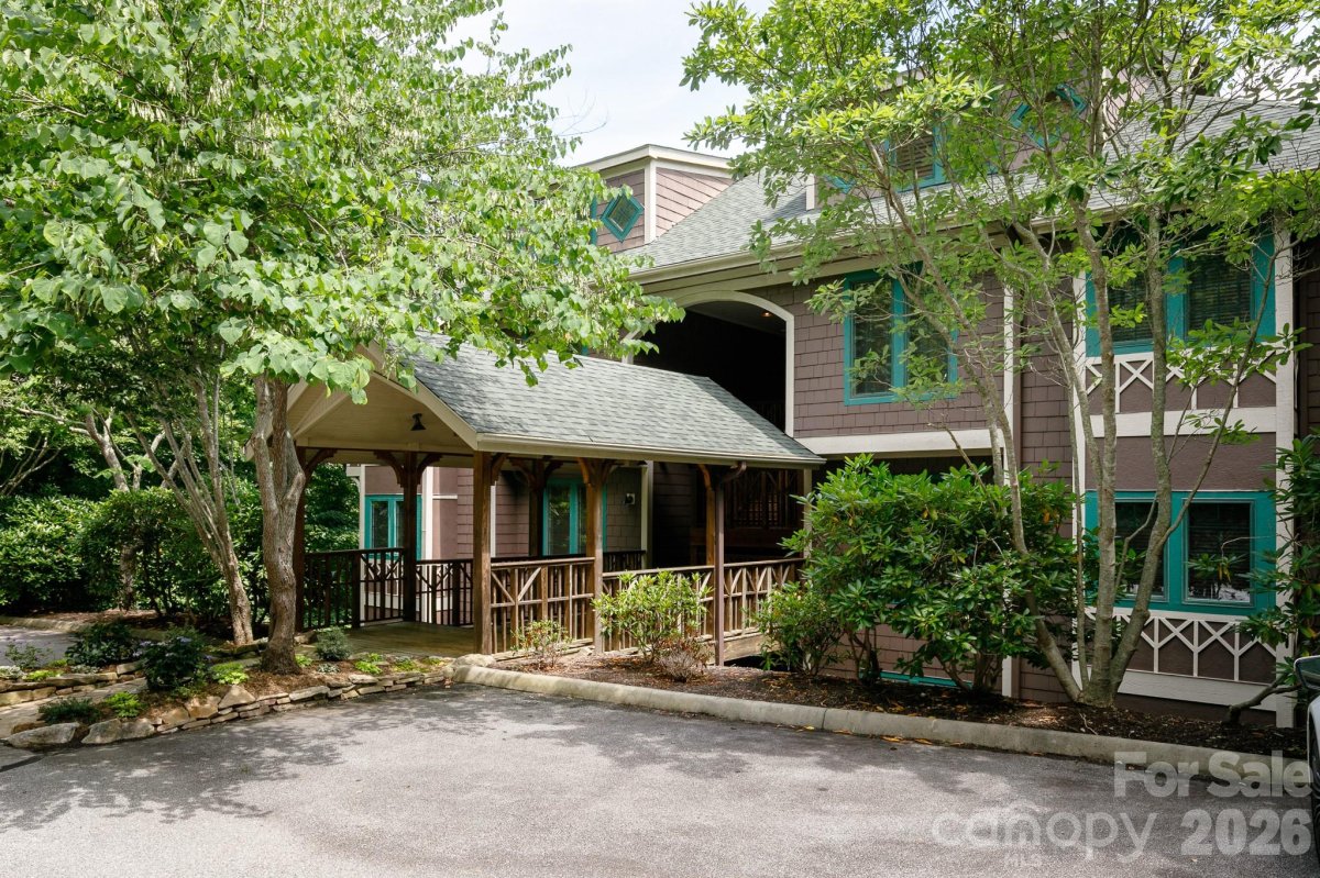 222 Creekside Way