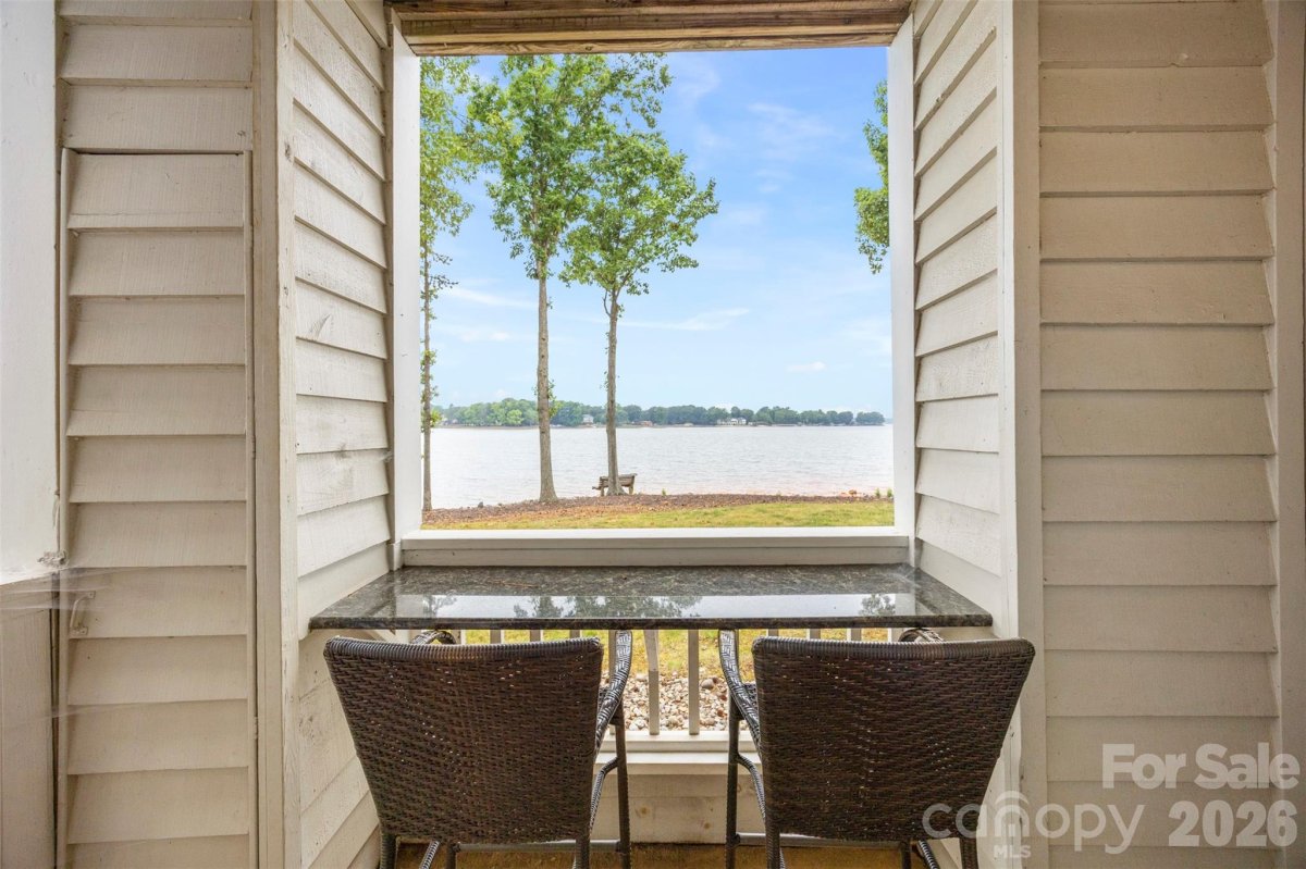907 Southwest Drive