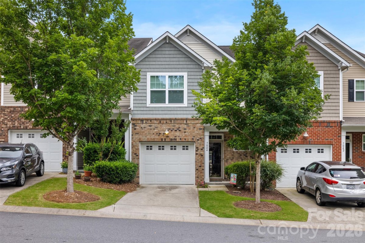 7044 Woodsbay Lane