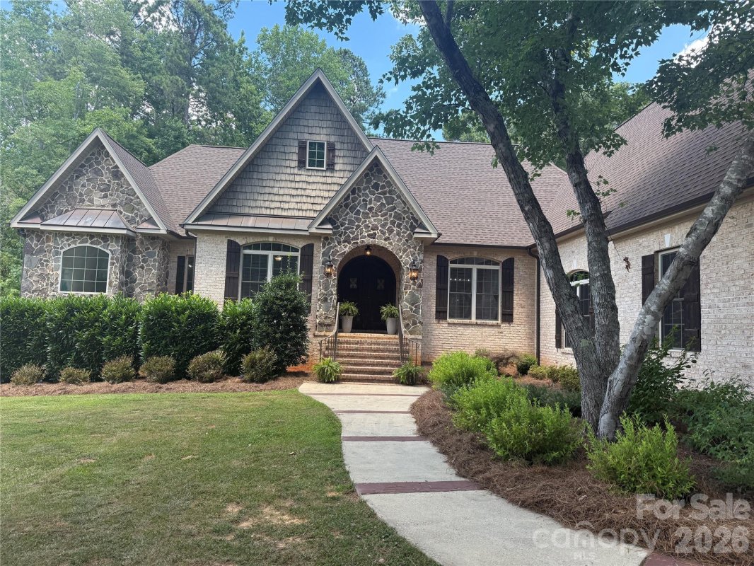 2894 Lakeshore Drive