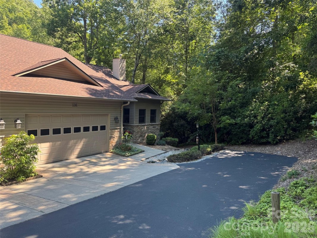 136 S Setsi Lane
