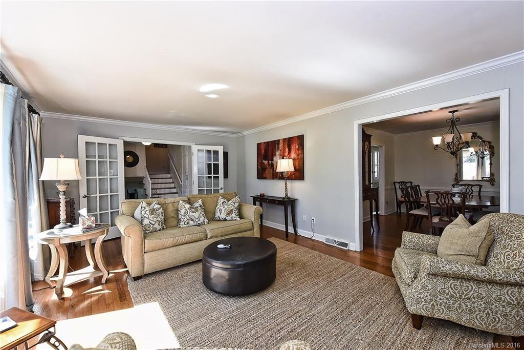 6114 Carriagehouse Lane