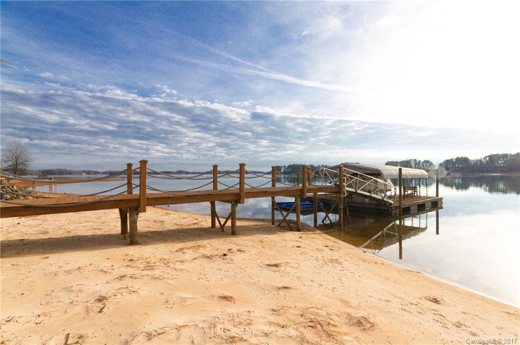 256 Shoreline Loop