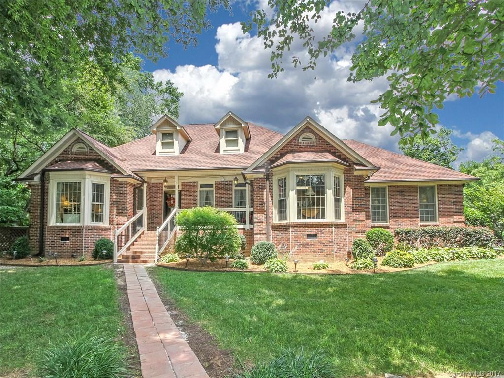 900 Woodhurst Drive