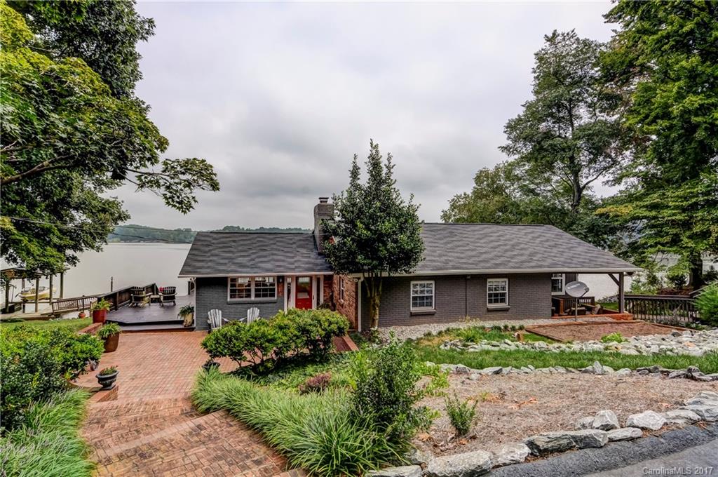 3145 Lakeside Circle