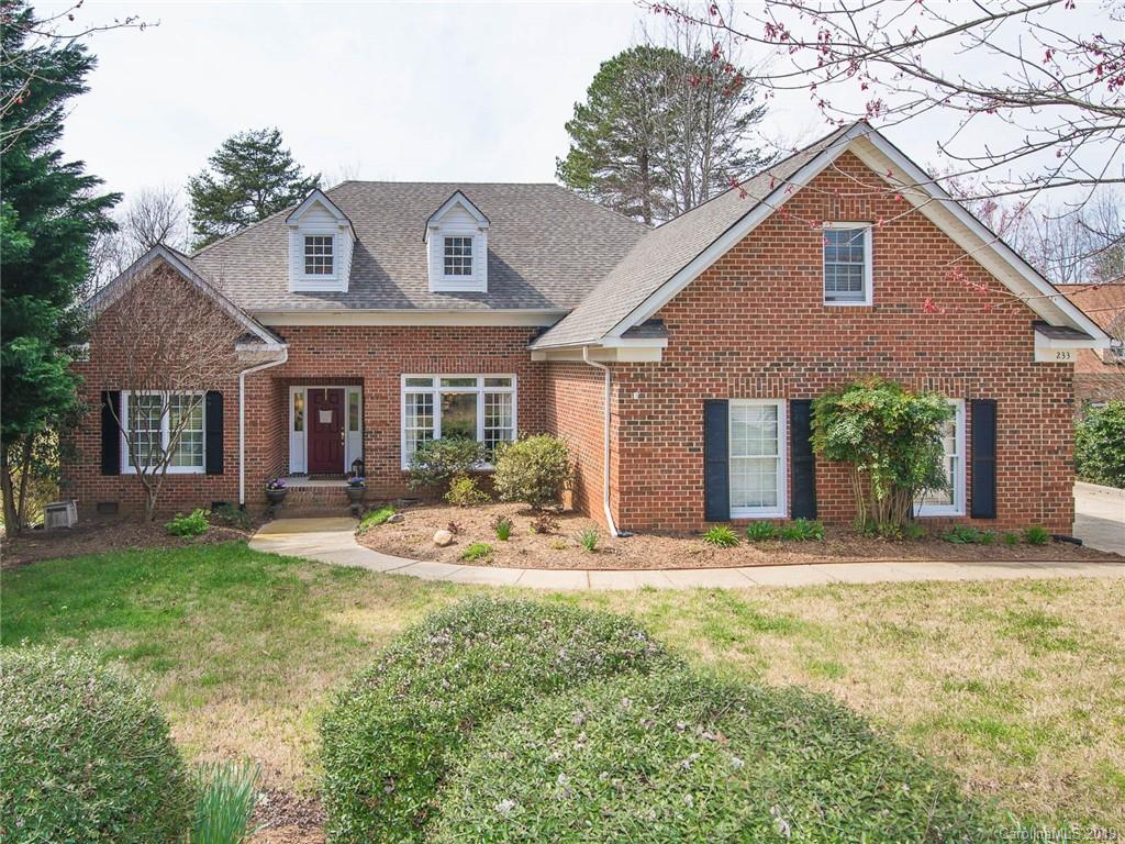 233 Fernbrook Drive