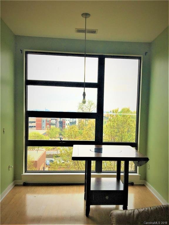 525 E 6th Street 414
