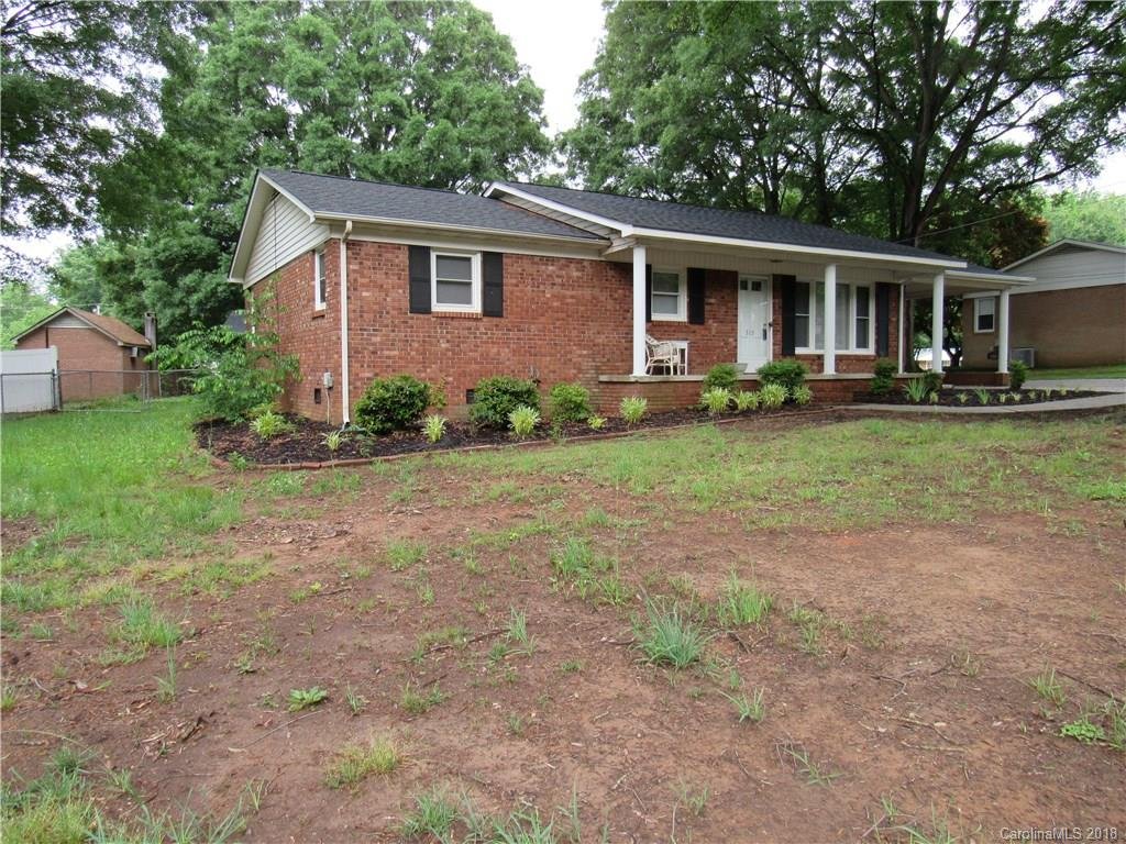 305 Meadowood Circle