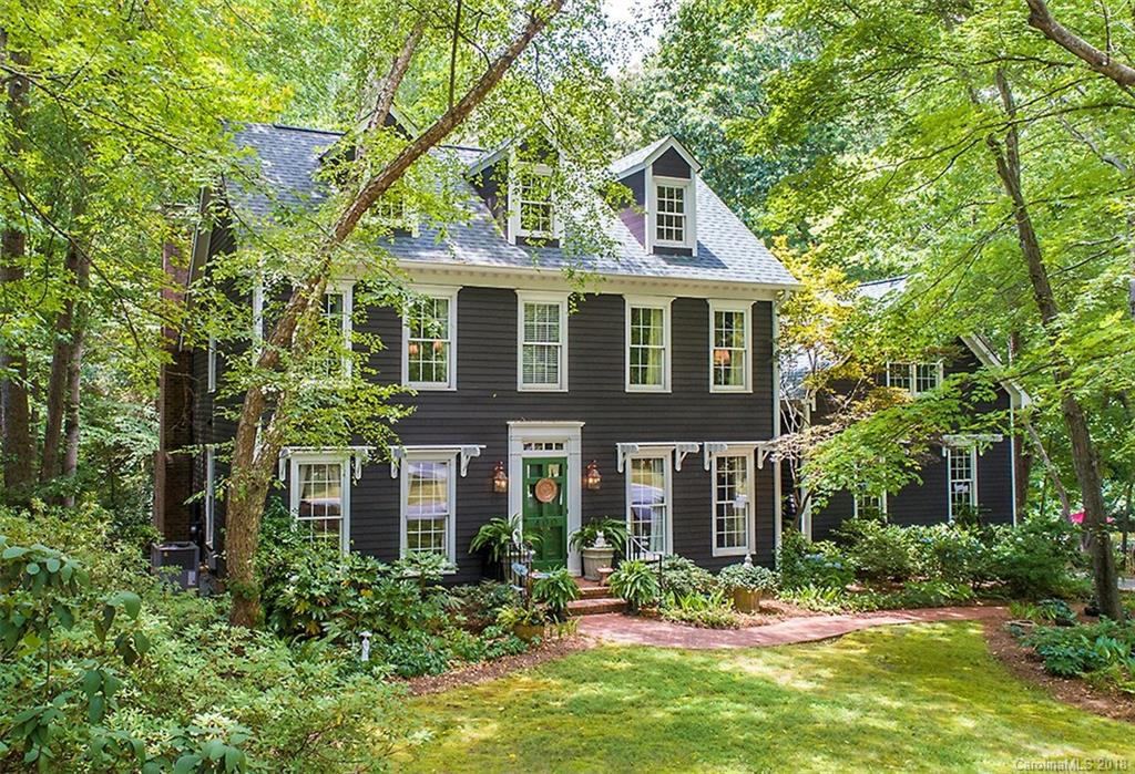400 Abbotsford Court