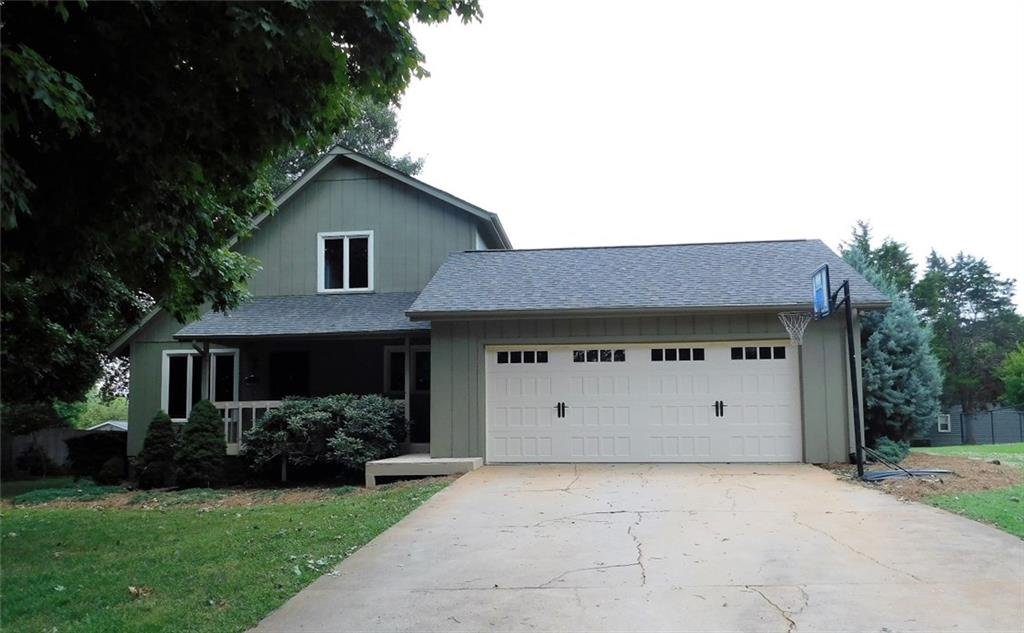 4995 Forest Ridge Drive