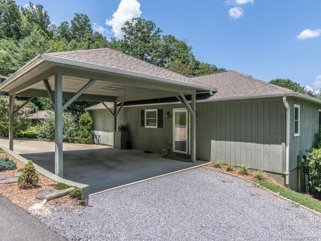 33 Winghaven Heights
