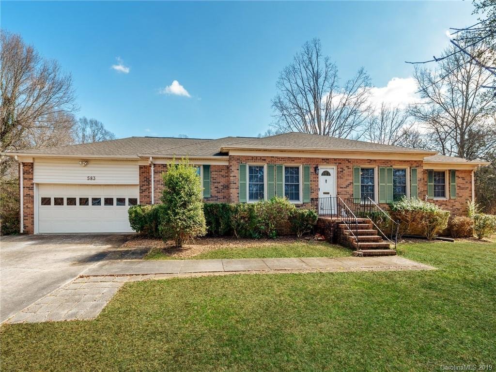 583 Se Crestside Drive