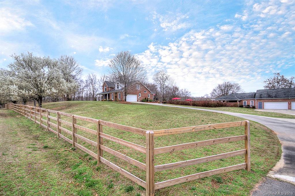 1125 Saddle Drive