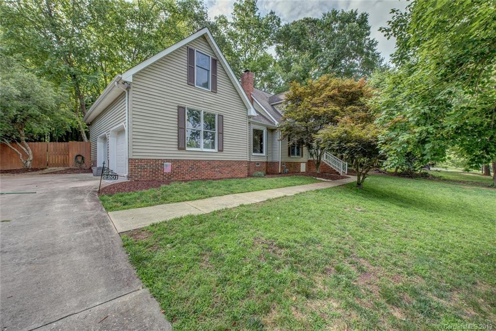 2201 Holly Lane