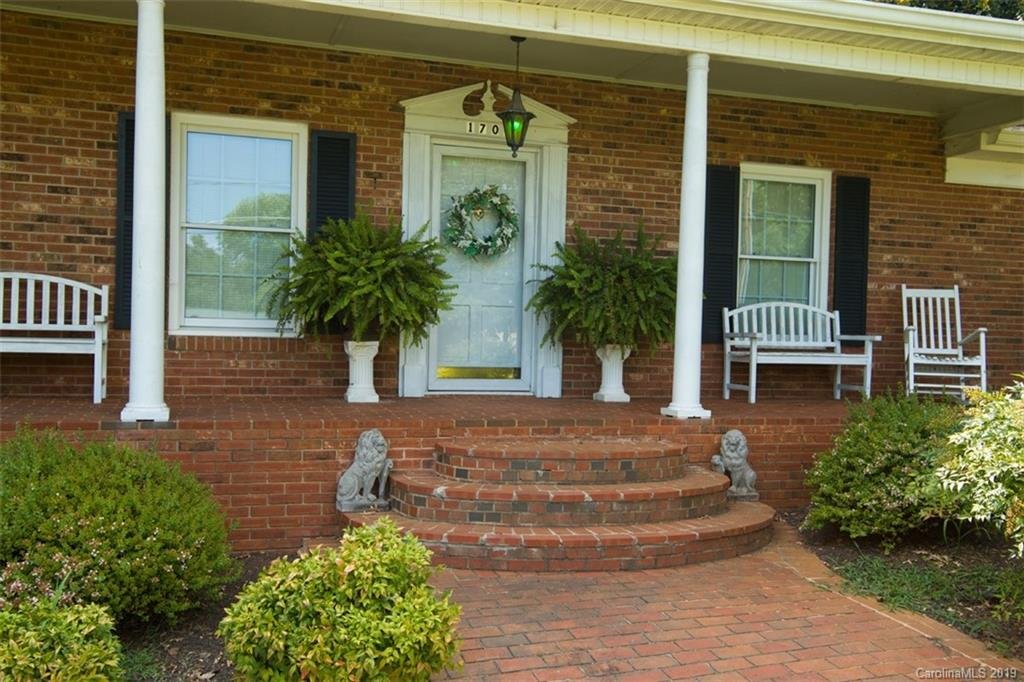 1701 Kenmore Drive