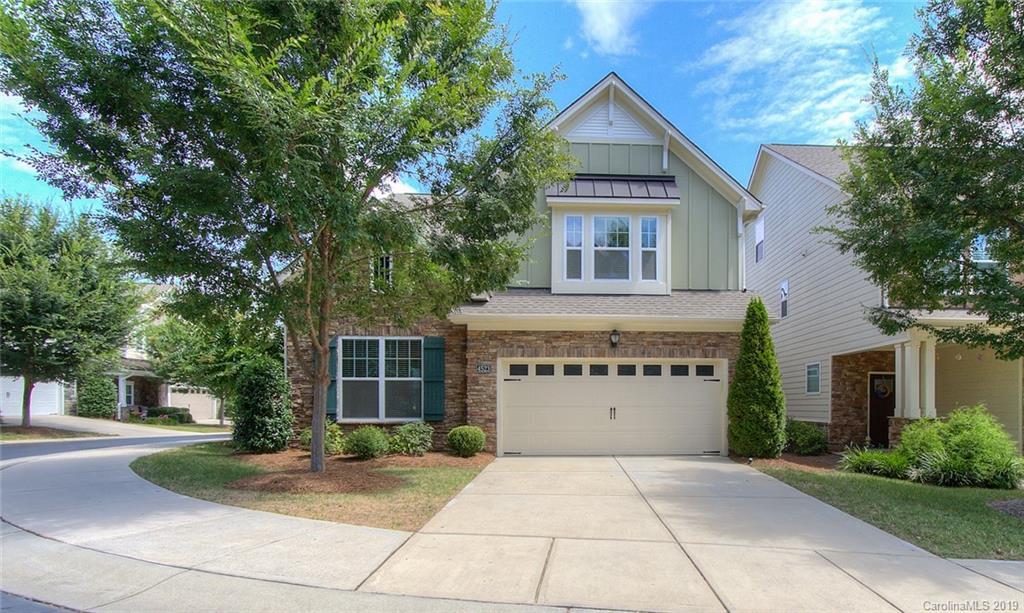 4523 Blackmuir Wood Circle