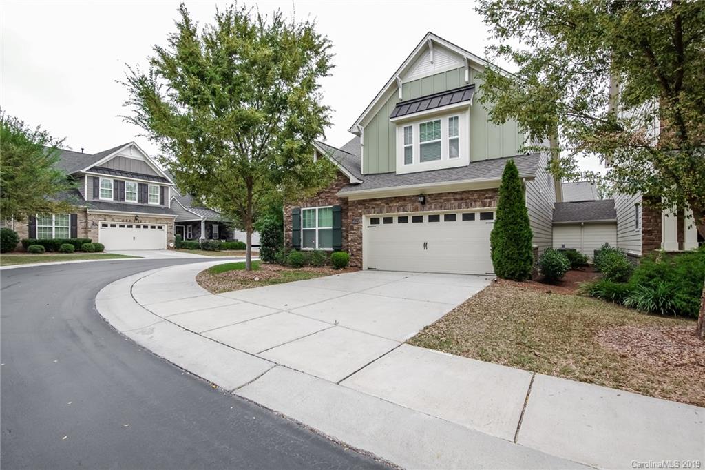 4523 Blackmuir Wood Circle