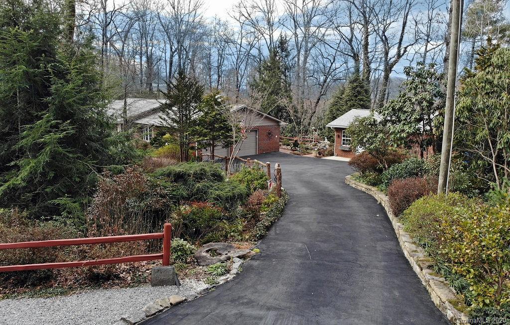 127 Robin Road