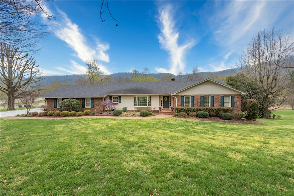 2814 Lakeview Drive