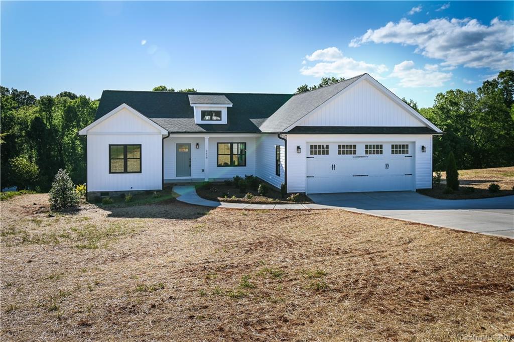 2428 Carriage Lane