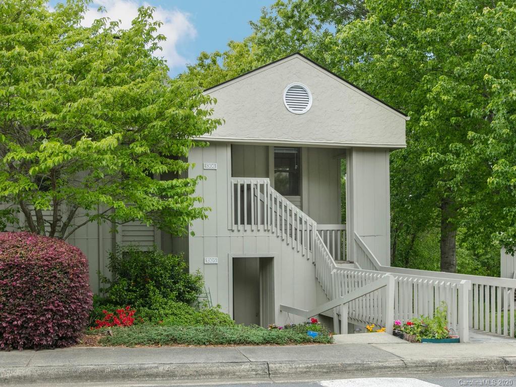 1306 Abbey Circle