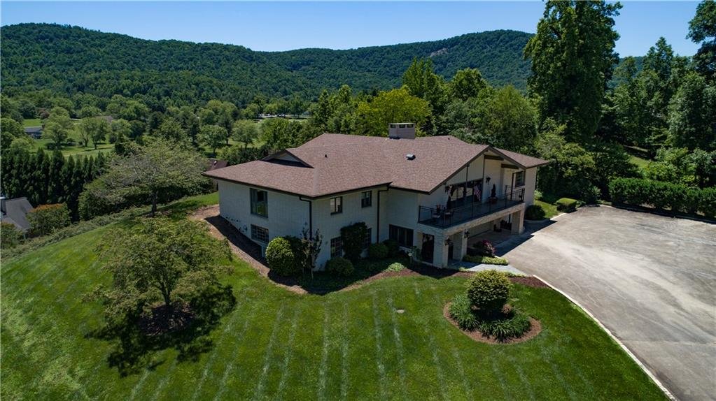 2733 Lakeview Drive