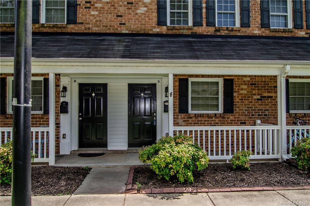 1318 Green Oaks Lane