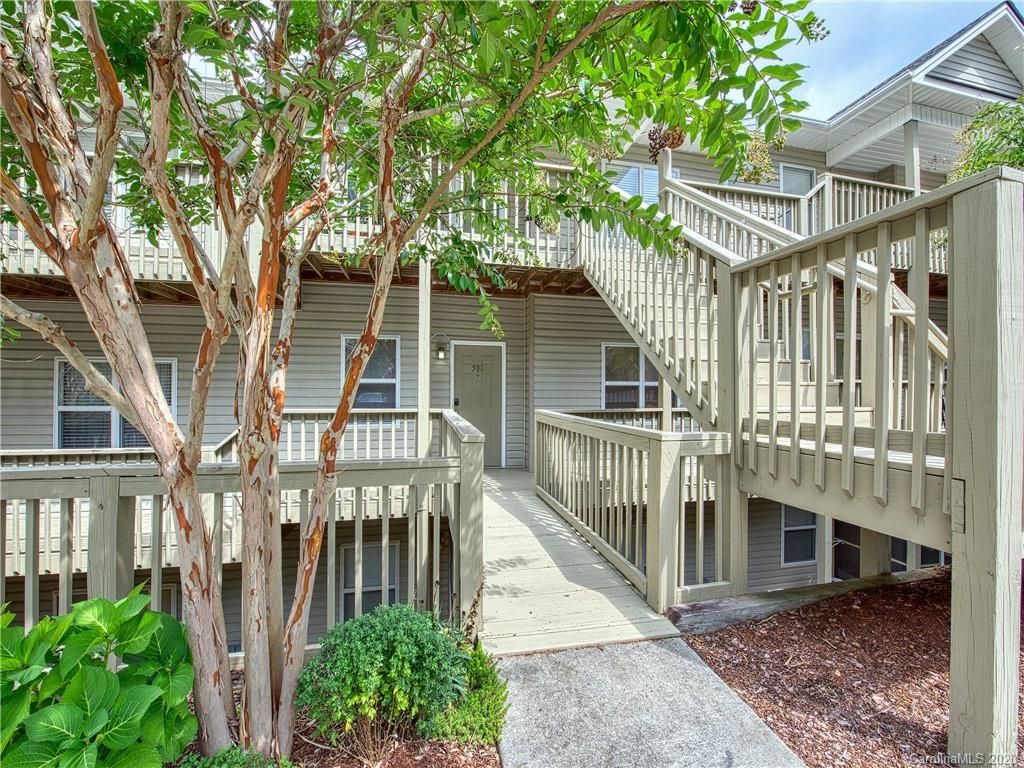 508 E Carlyle Way
