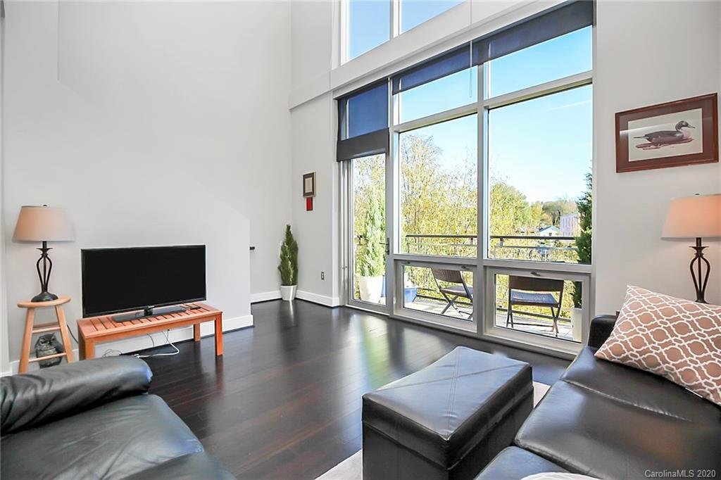 1133 Metropolitan Avenue 305
