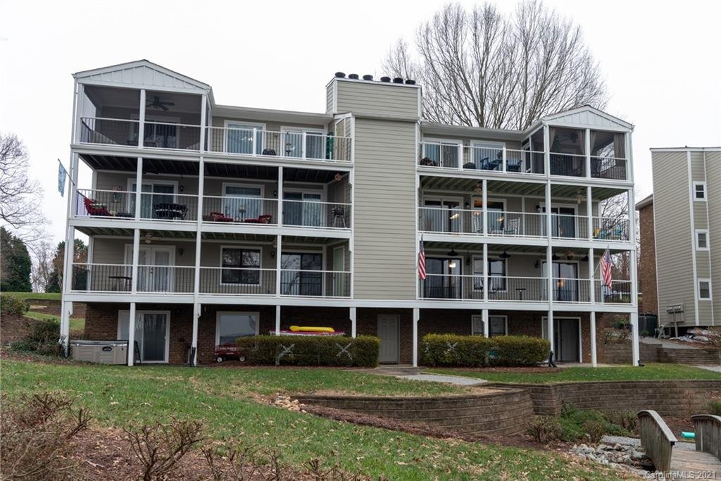 20367 Harborgate Court 303
