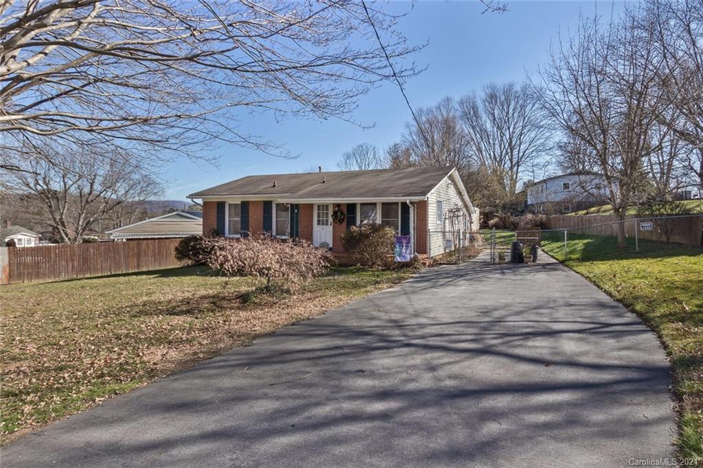 11 Starmount Drive
