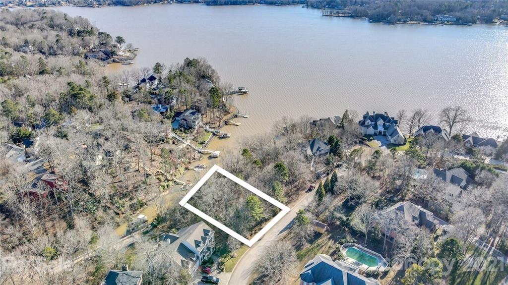 7123 Topsail Circle