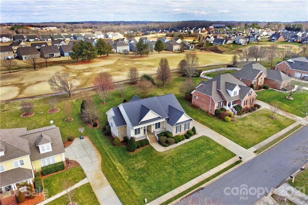 125 Fox Den Circle