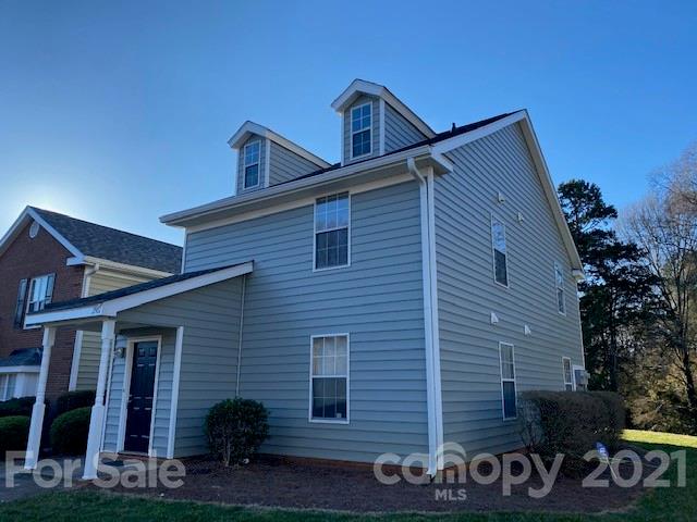 2902 Iron Gate Lane