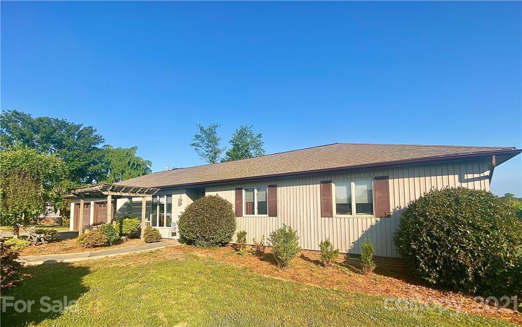 14 Meandering Way
