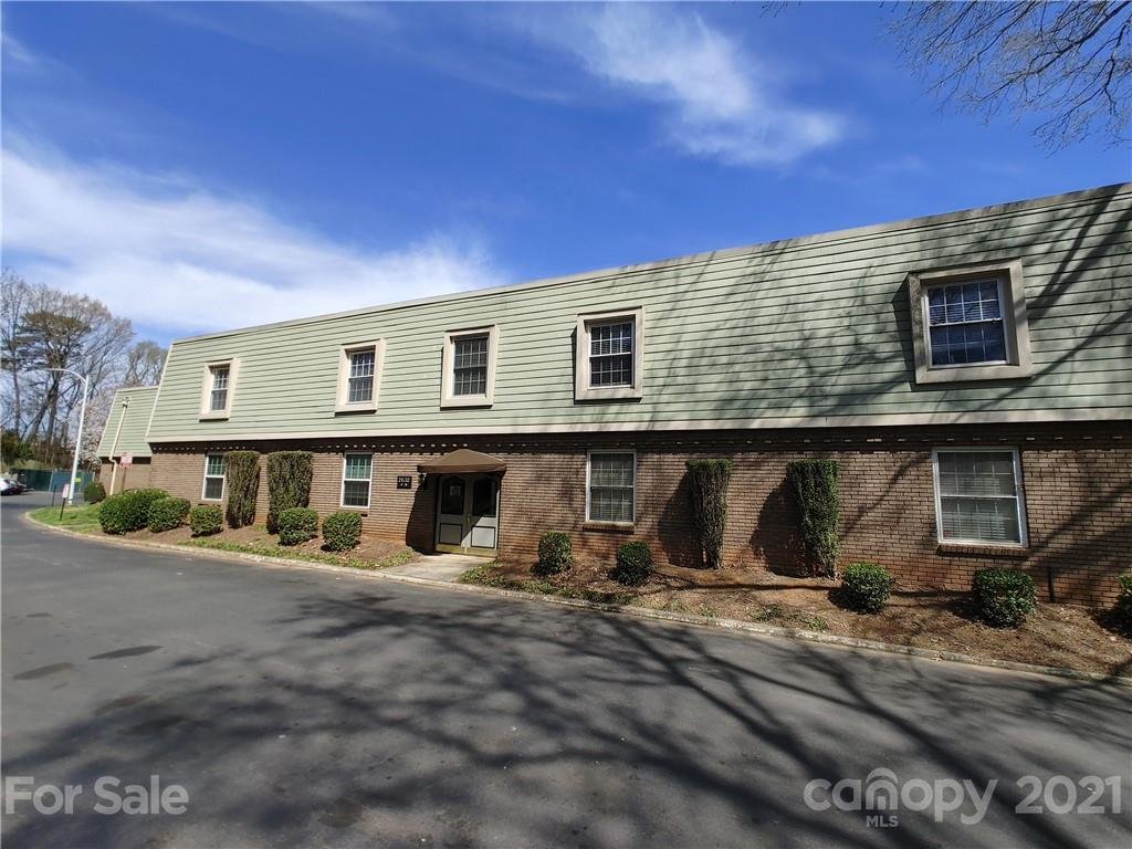 2632 Park Road E