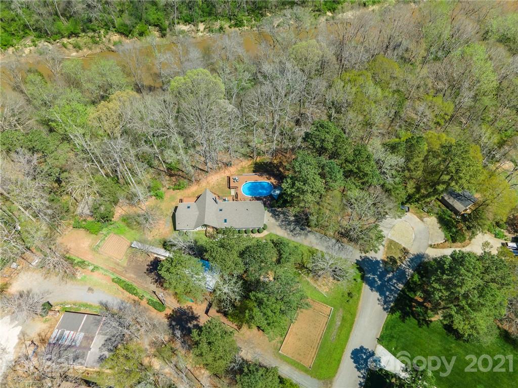 1752 Ballard Lane