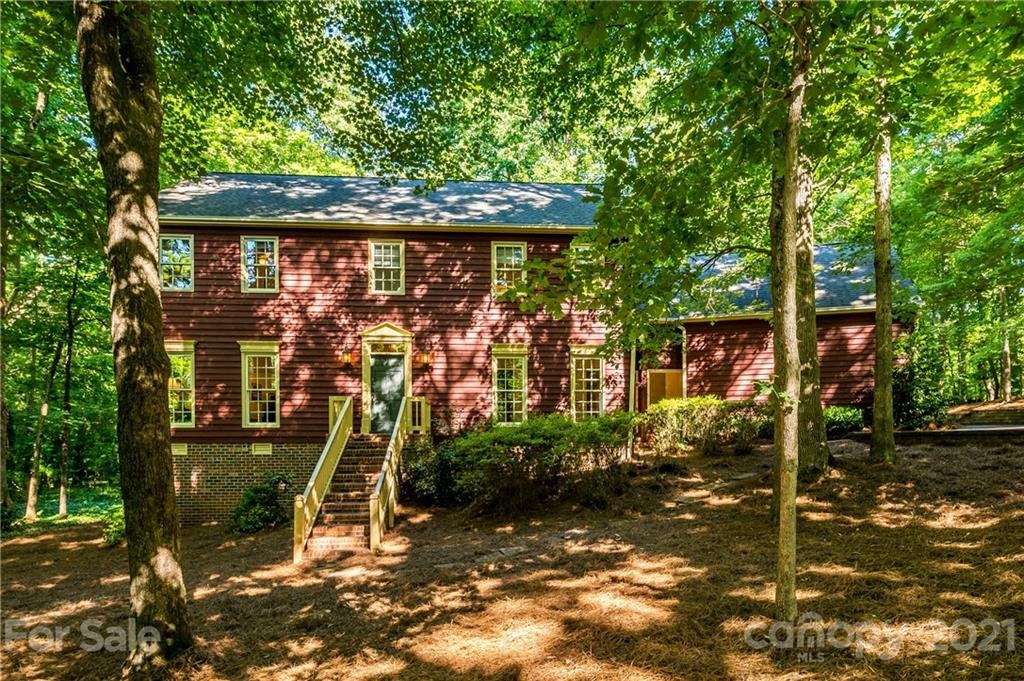 300 Abbotsford Court