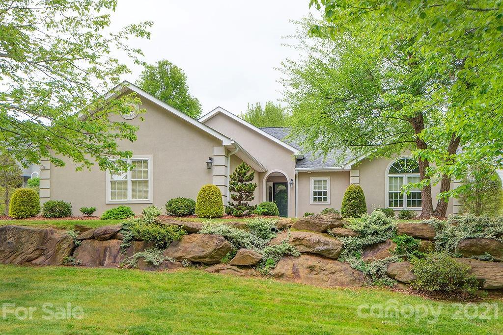 2 Stonebridge Drive