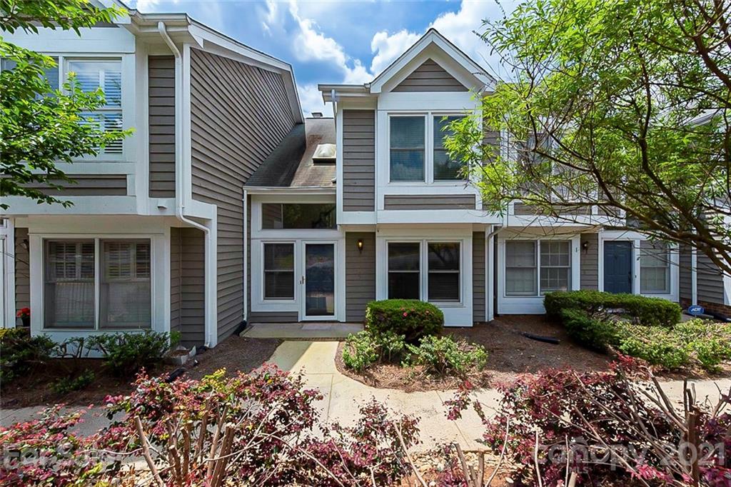 8205 Tradd Court