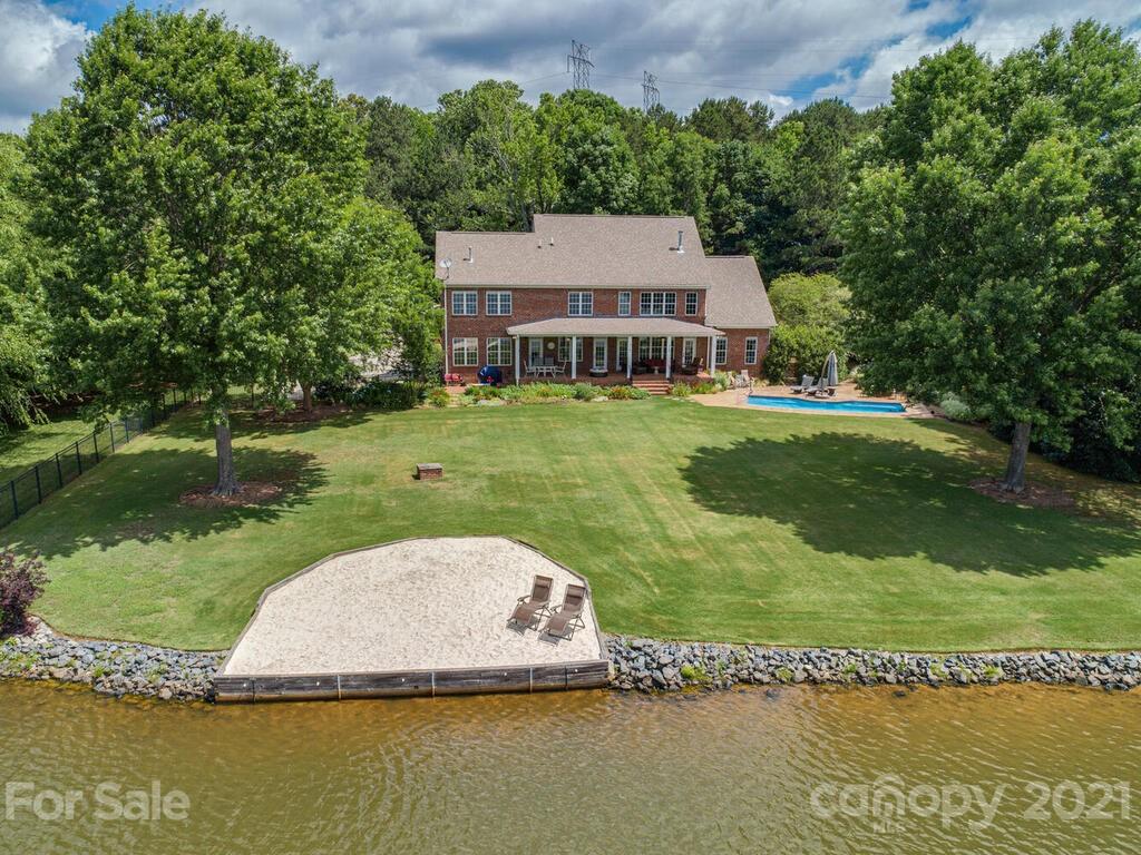 564 Shoreline Drive
