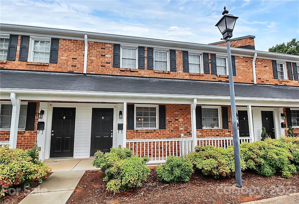 1348 Green Oaks Lane