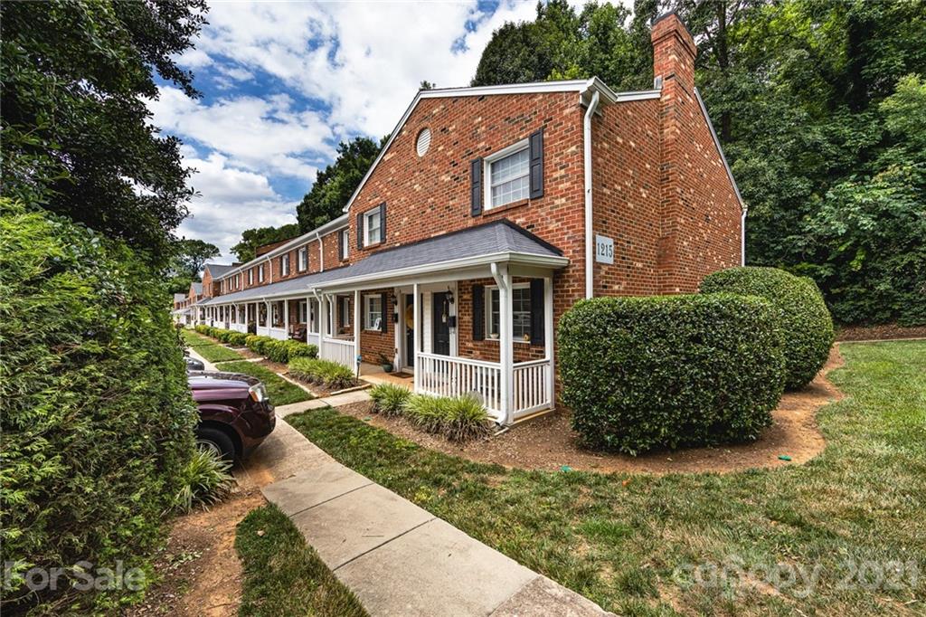 1215 Green Oaks Lane