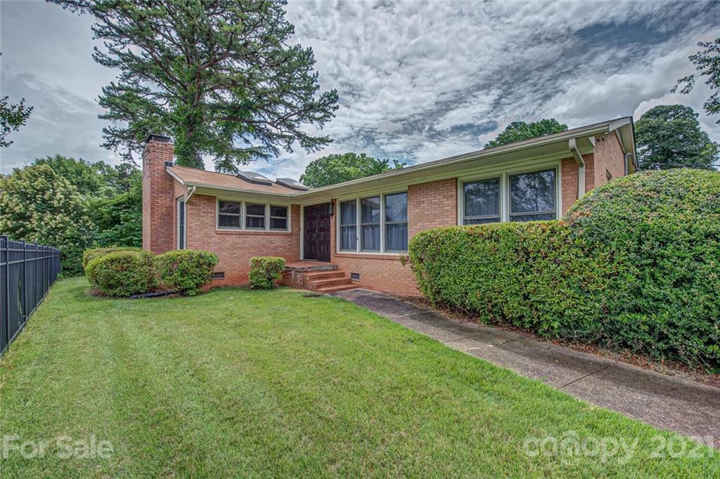 320 Paradise Circle