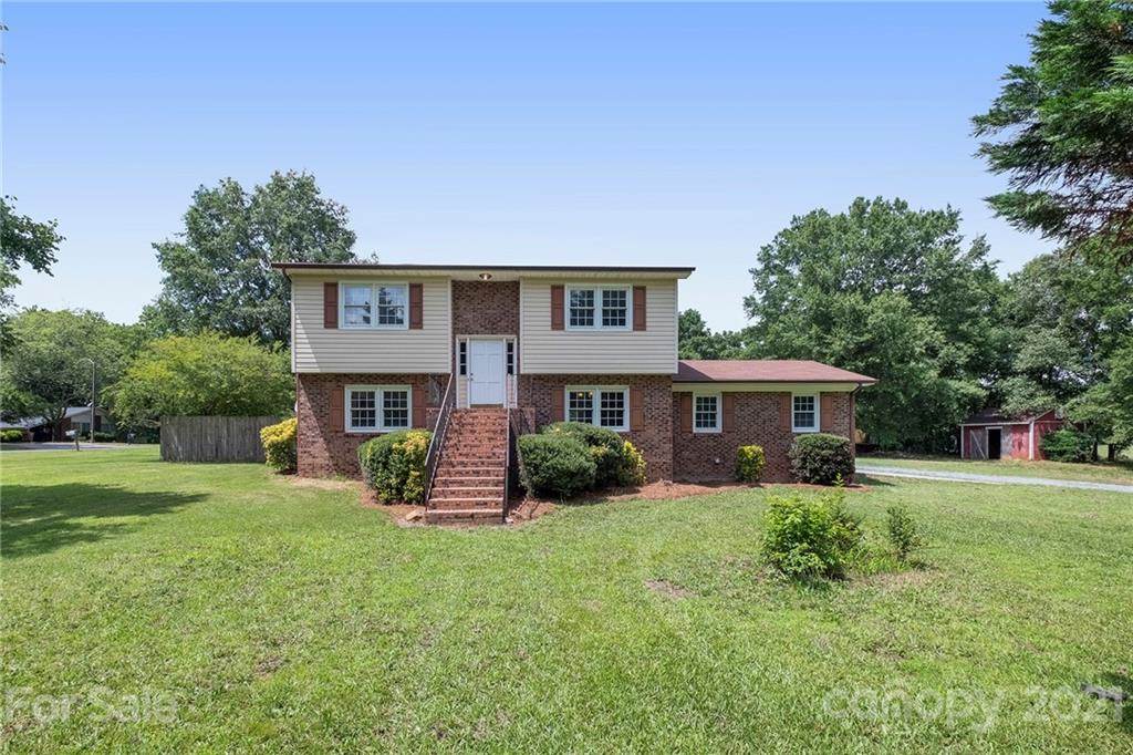 908 Forest Drive