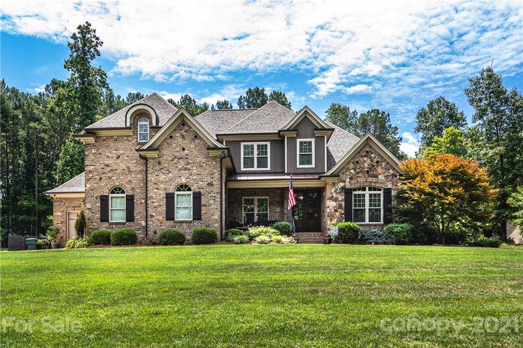 2736 Lakefront Drive