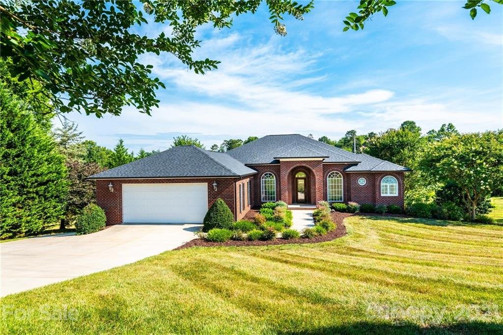 2318 Carriage Lane