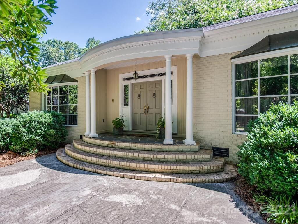2738 Beverwyck Road
