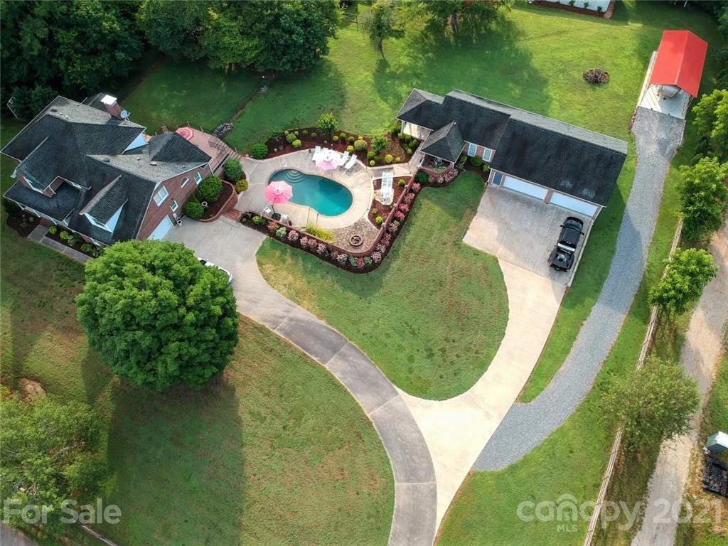 1125 Saddle Drive